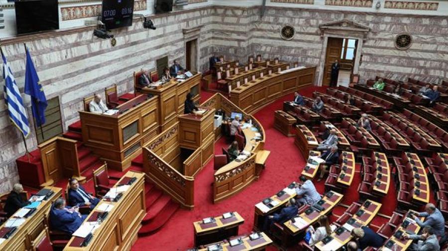 Grecia aprueba una reforma laboral salvaje con jornadas de hasta 13 horas
