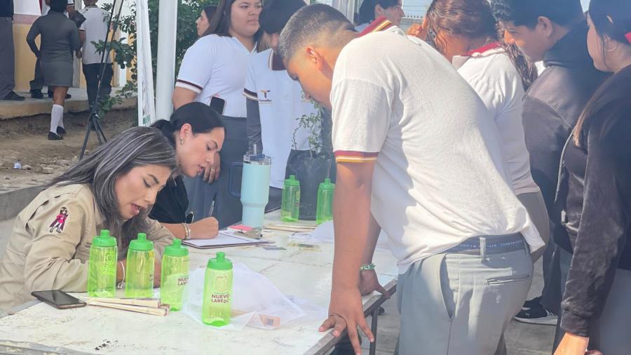 Lleva gobierno municipal brigada “Contacto Joven” al COBAT 23