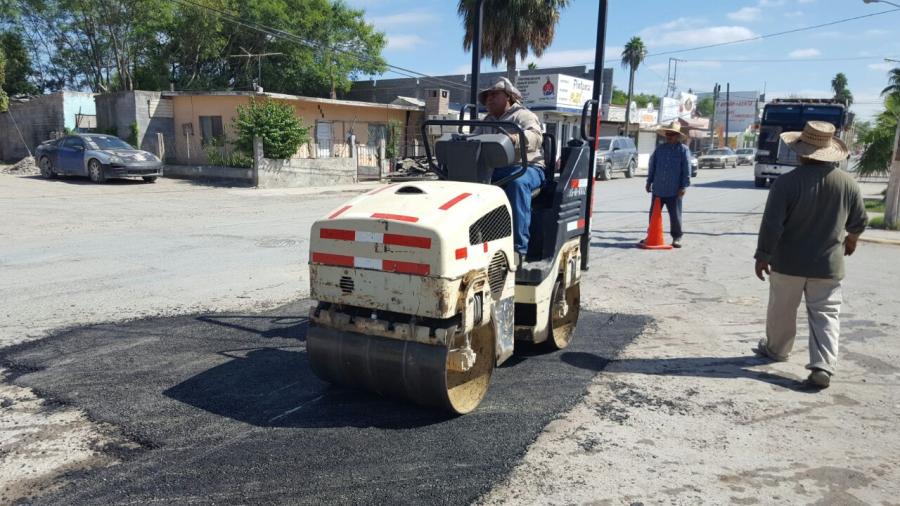CSPP realizan labores de bacheo en Blvd. Maza de Juárez y Av. El Cielo