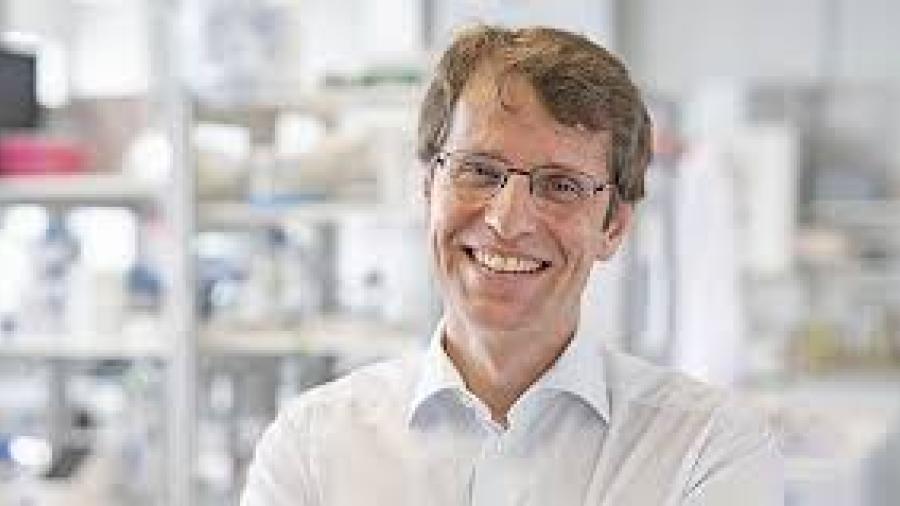 Premian a investigador húngaro por proyecto que promete curar la ceguera