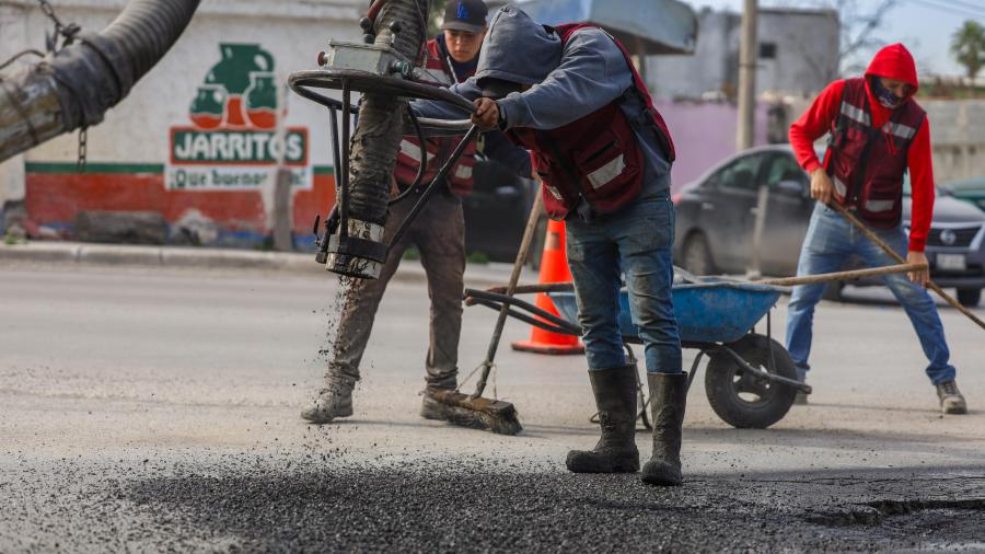 Agiliza el Presidente Carlos Peña Ortiz trabajo de bacheo en Reynosa
