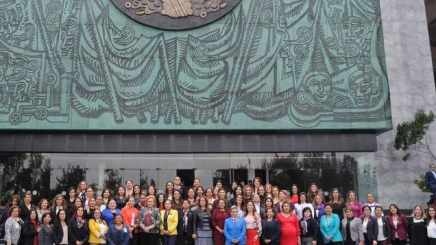 Diputadas instalan la bancada de mujeres