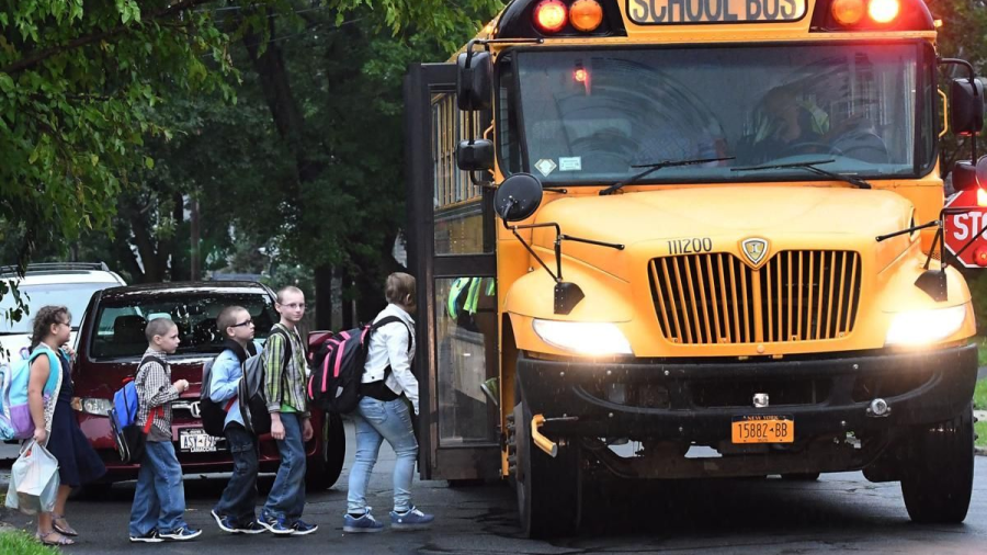 Niño de tres años muere tras ser olvidado en autobús escolar