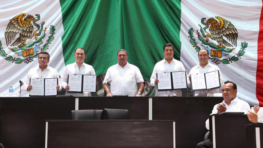 Gobernador es testigo del convenio entre Sebien y el Congreso del Estado 