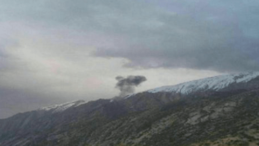 Avión se estrella en zona montañosa en Irán
