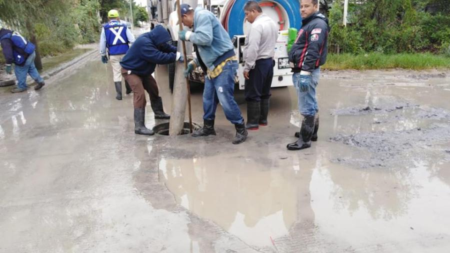 Comapa trabaja con equipo vactor