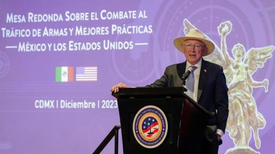  El 70% de las armas que llegan a México proviene de EU:  Ken Salazar