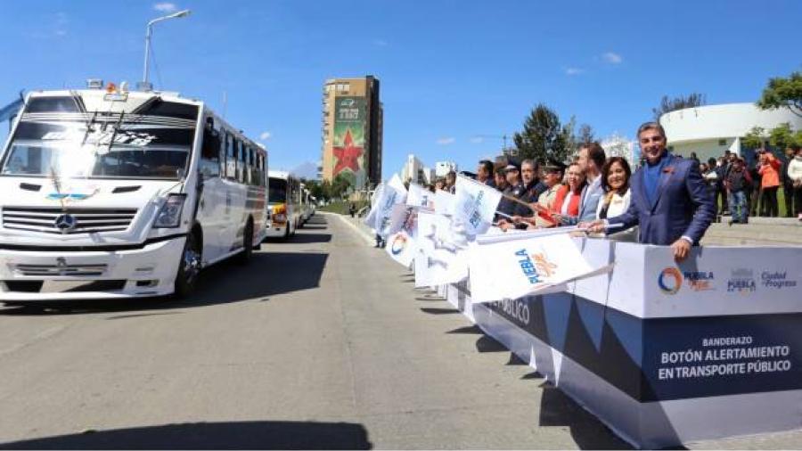 Colocan botones de emergencia en transporte p&uacute;blico de Puebla