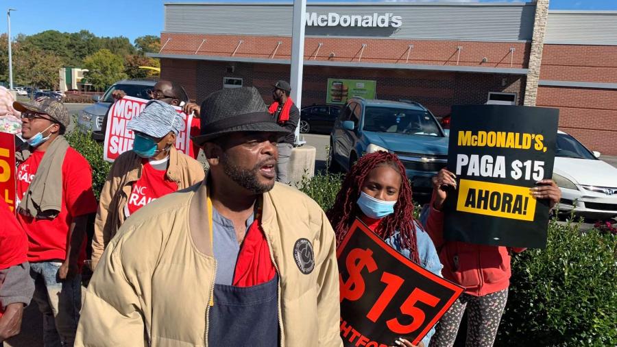 Empleados de McDonald’s van a huelga por agresión sexual en restaurantes