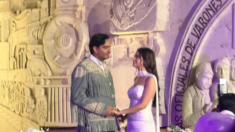 Alcalde de Reynosa, Carlos Peña Ortiz, contrae matrimonio en ceremonia colectiva