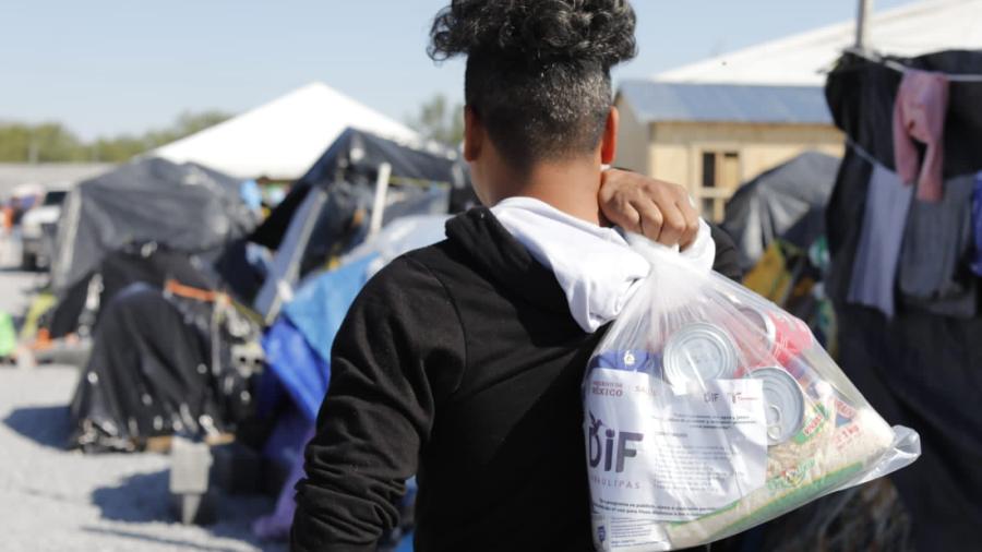 Entregan 3 mil despensas a migrantes de Reynosa