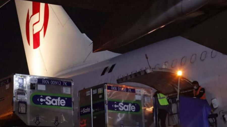 Arriba a México nuevo embarque de AstraZeneca con casi 2 millones de vacunas contra el COVID-19 