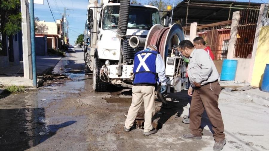 Profundo trabajo de saneamiento en drenaje de la 5 de Diciembre