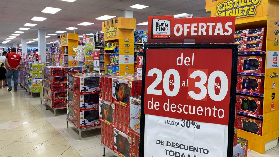 Compran regalos navideños en el Buen Fin