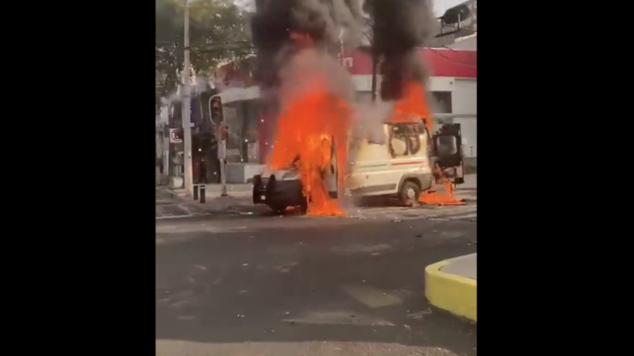 Ambulancia explota durante traslado de un paciente en CDMX