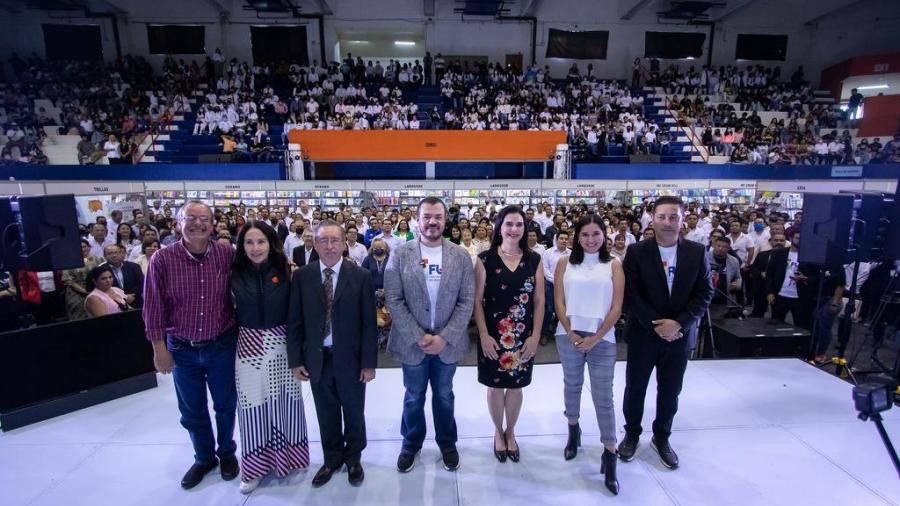 Comienza en la UAT una nueva tradici&oacute;n: la Feria Universitaria del Libro  