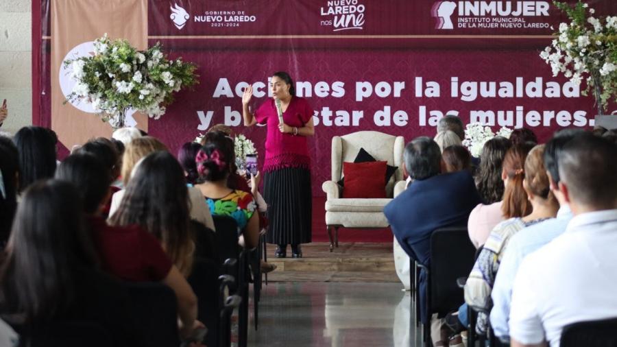 Comparte Eufrosina Cruz historia de empoderamiento con mujeres de Nuevo Laredo