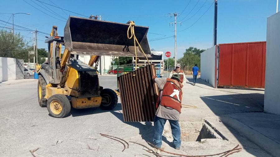 Instaló el Municipio una rejilla de drenaje pluvial en el libramiento Echeverría 