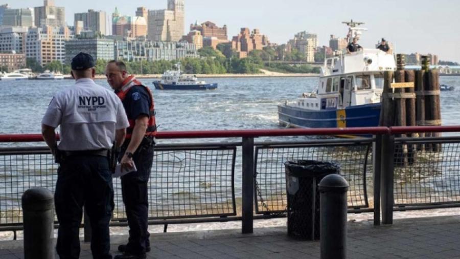 Encuentran bebé flotando en río de Nueva York