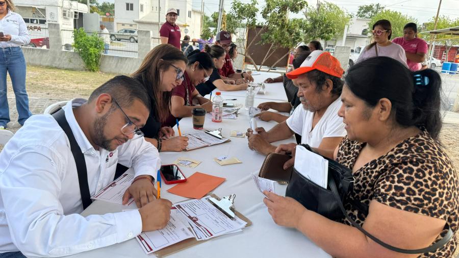 Atendió Audiencia Pública del Gobierno Municipal a familias de Puerta Sur