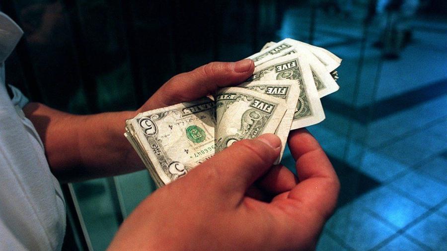 En $17.75 se cotiza el dólar en casas de cambio