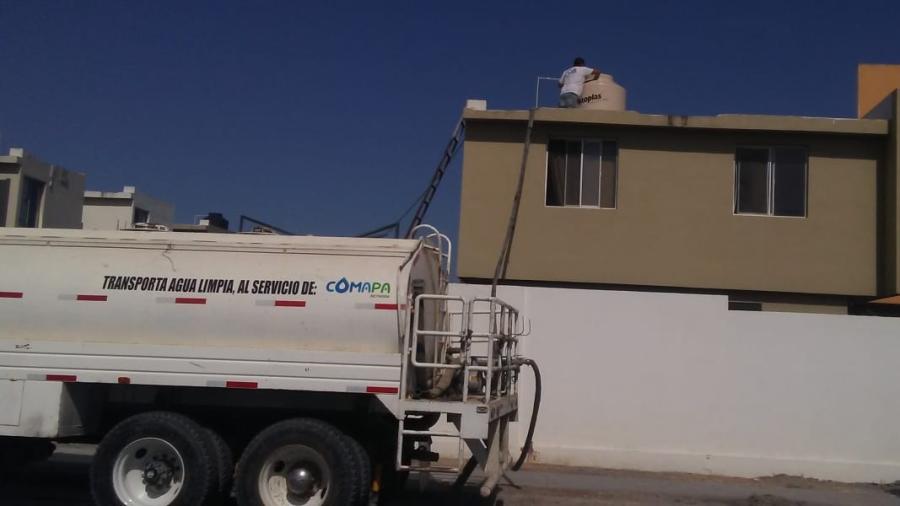 Entregan pipas con agua potable agua en San Valentìn y sectores aledaños