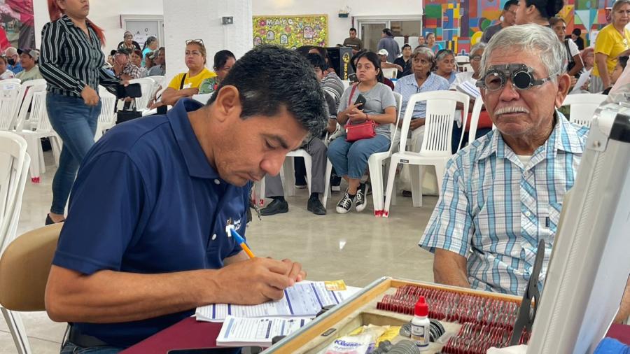 Concluye Jornada Visual del DIF  con 900 beneficiados