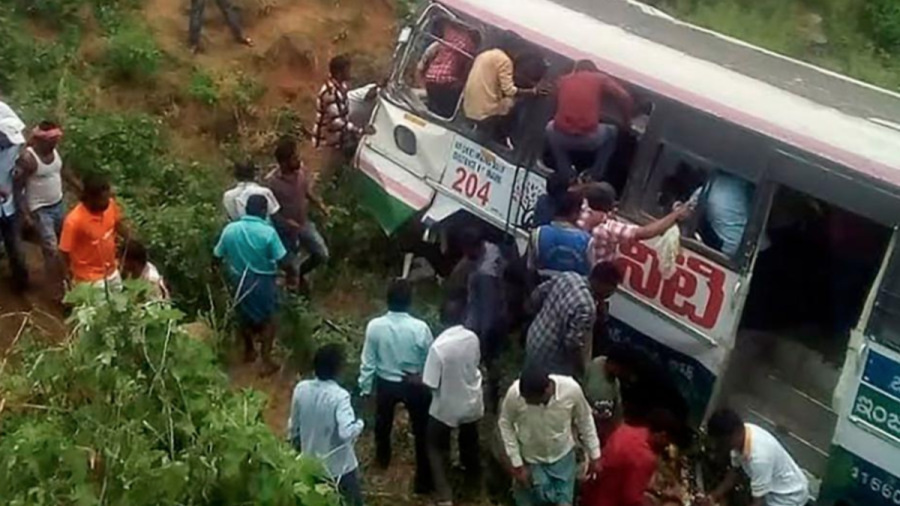 Accidente de autobús deja al menos 50 muertos en la India 