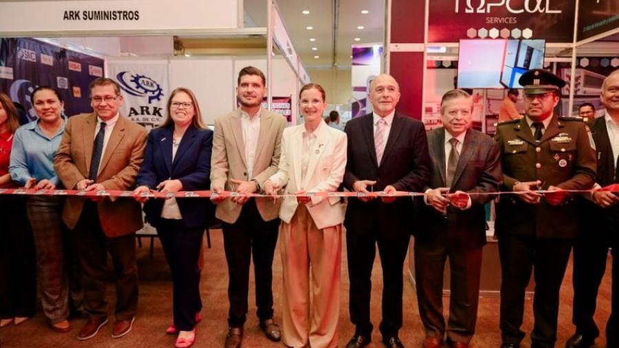 Encabeza Ninfa Cantú Deándar inauguración de la Expo Proveedor Industrial Matamoros 2025