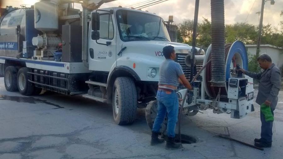 Comapa trabaja con equipo vactor