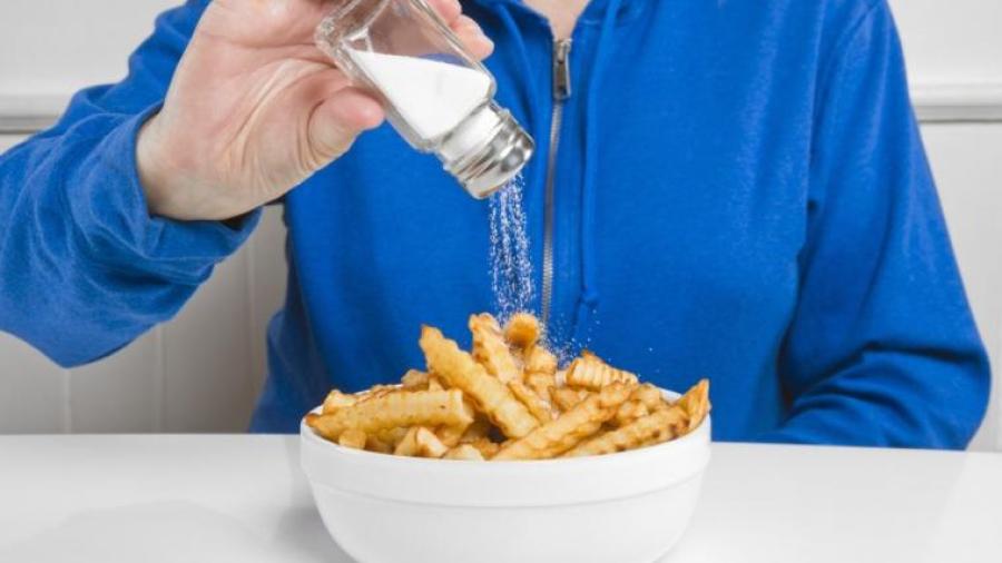 Mucha sal aumentaría el riesgo de obesidad
