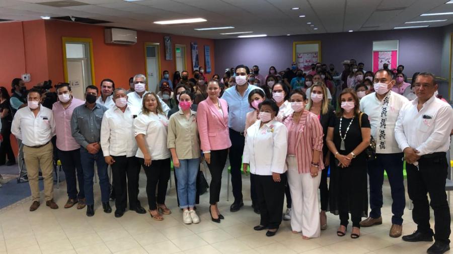 Invita DIF a mujeres a realizarse mamografías