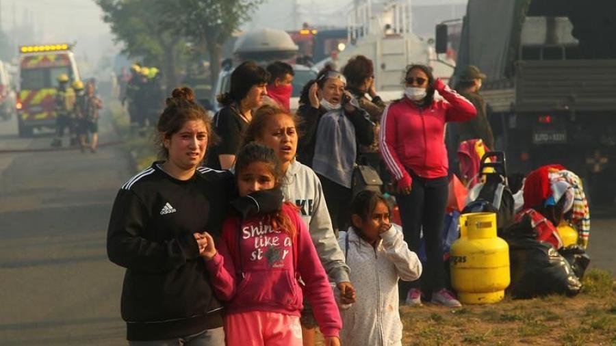 Incendio forestal en Chile deja 400 damnificados, 20 heridos y 100 viviendas destruidas