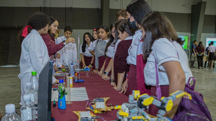 Realizan Tercer Encuentro de Ciencia  y Tecnología; exponen 20 proyectos de innovación 