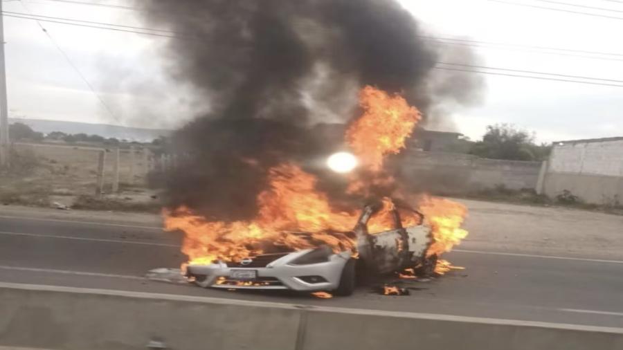Reportan bloqueos y quema de vehículos en Celaya