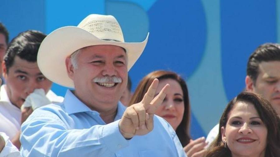 INE avala candidatura de "El Truko" como suplente de Cabeza de Vaca