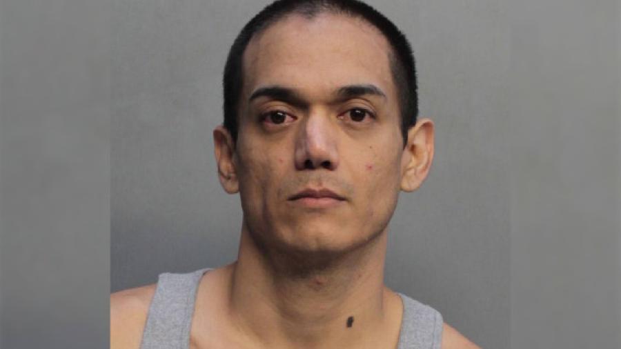 Buscaba sexo con hombres vistiéndose de mujer