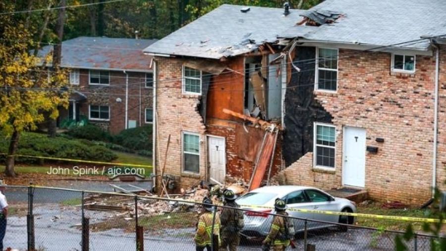 Avioneta se estrella contra edificio en Atlanta 