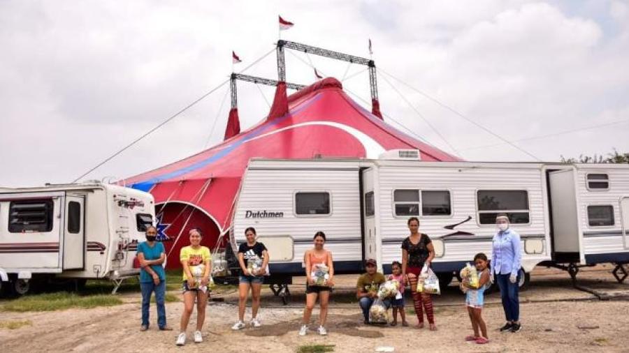 DIF Reynosa entregó apoyo alimentario a familias del circo de la colonia La Joya.