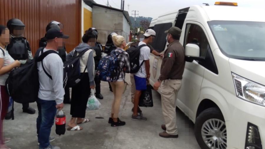 Restaca INM a 150 migrantes hacinados en hotel de Chiapas 