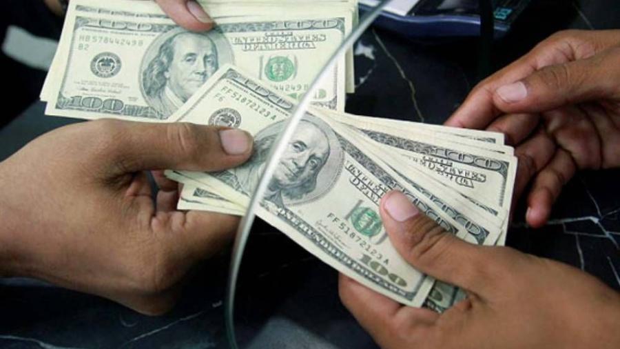 Dólar se vende en 21.77 pesos en ventanillas del AICM