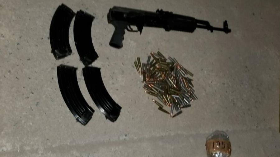 BOM asegura camioneta robada, un arma larga y cargadores