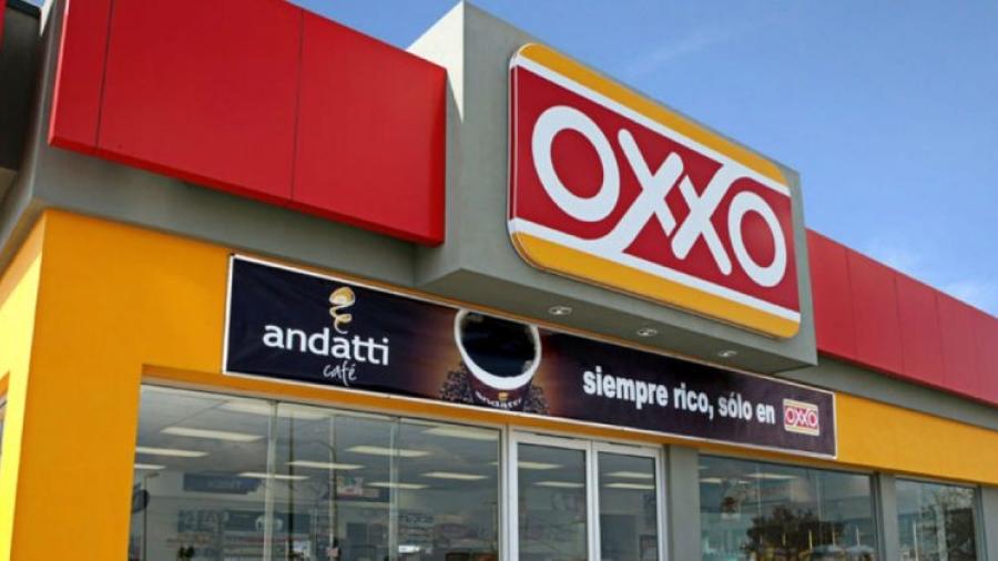 Mata infarto fulminante a regia de 88 años en un Oxxo
