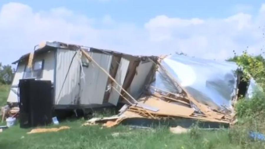 Familia pide ayuda tras perder su hogar