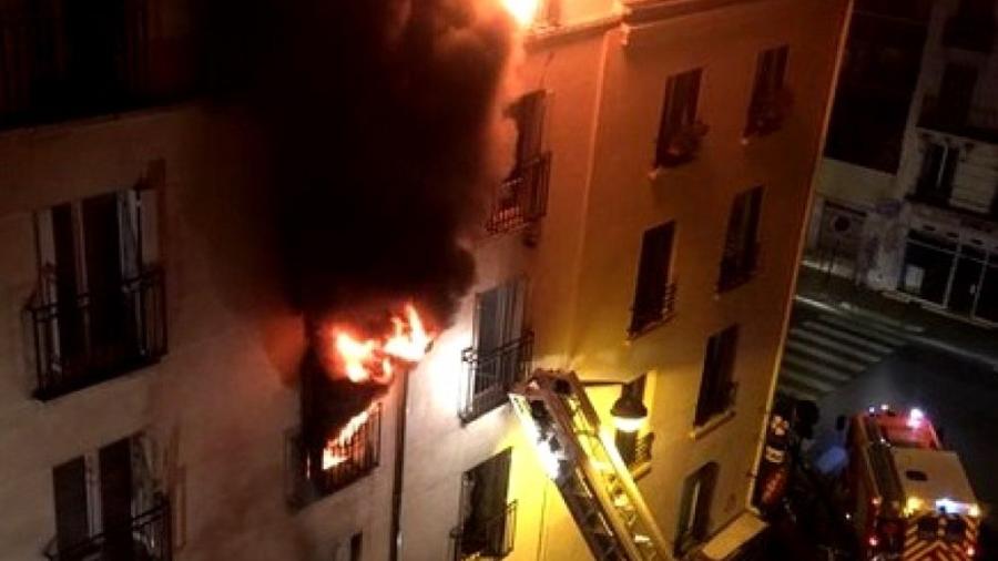 Mueren 10 personas en incendio de edificio en París