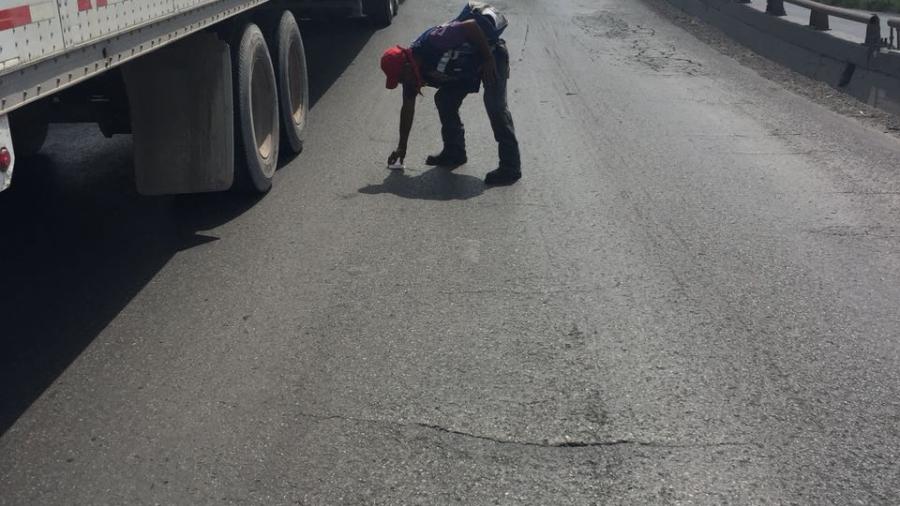 Instalan vialetas reflejantes en el libramiento Monterrey-Reynosa