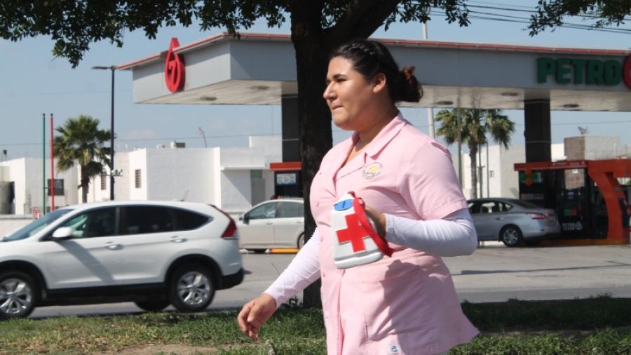 Estudiantes colaboran en colecta de Cruz Roja