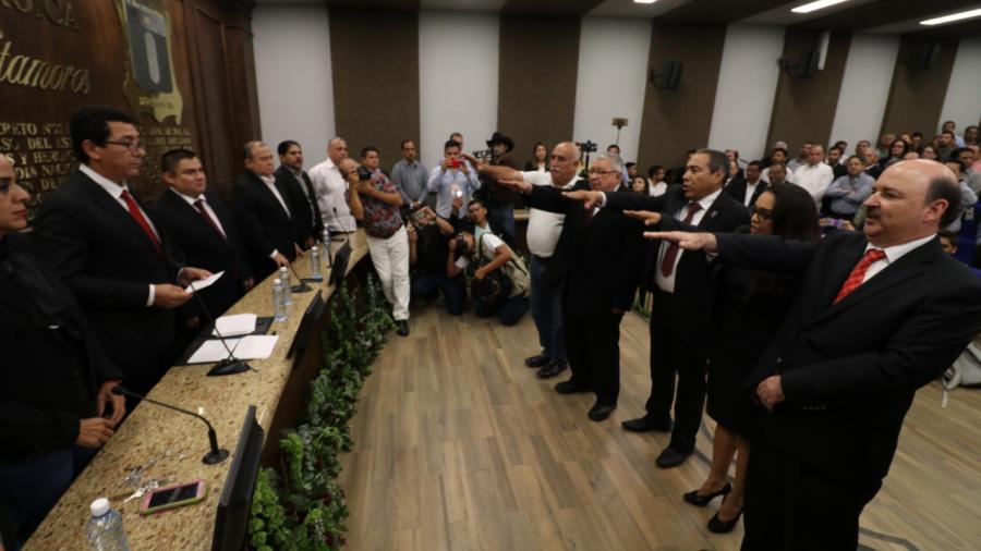 Toma protesta Mario López a funcionarios de su gabinete