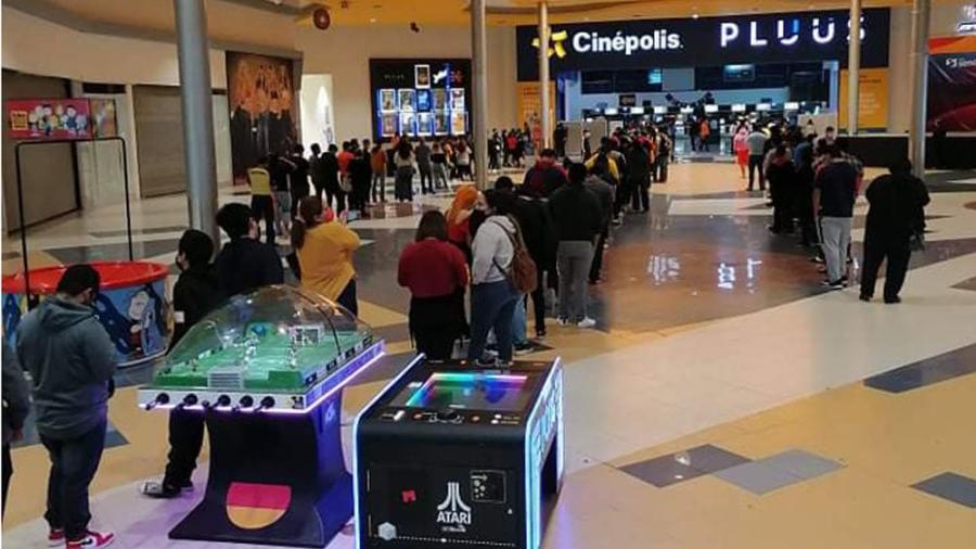 Preventa de boletos de ‘Spiderman: No Way Home’, provoca enormes filas en cines de Reynosa