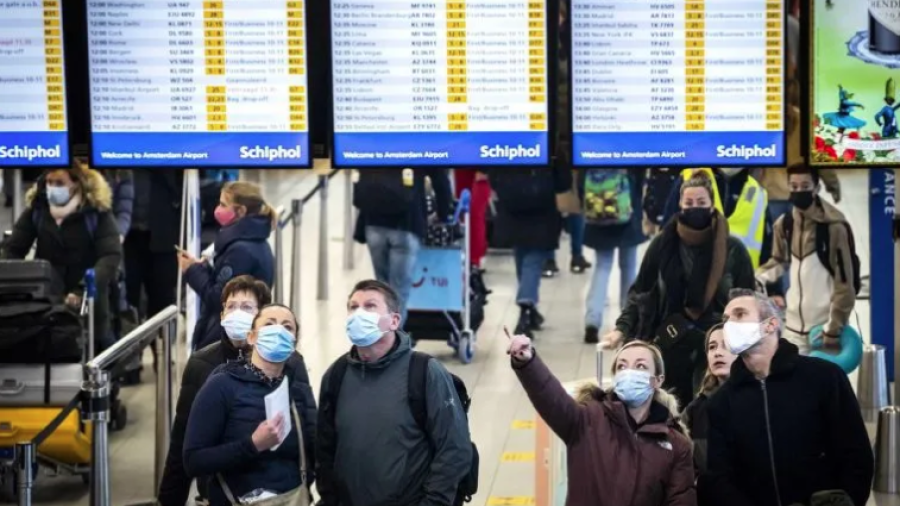 Cancelan más de 2 mil vuelos en todo el mundo por ómicron